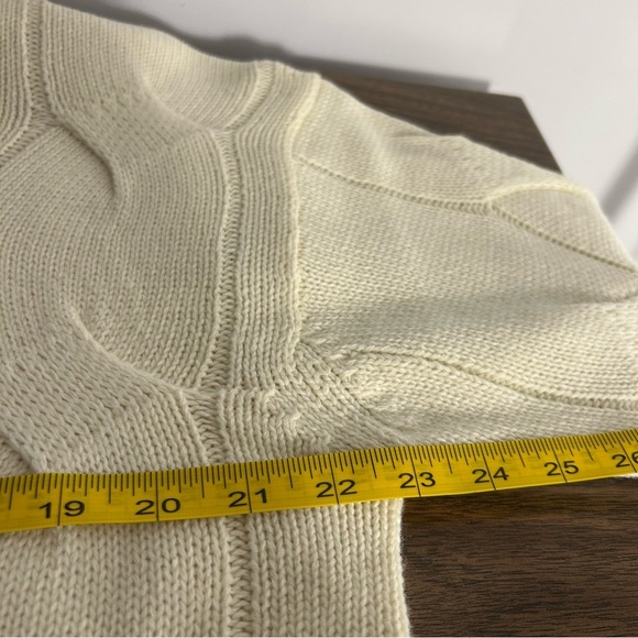 💕 NWT Suzy Cozy Cream Turtleneck Sweater M - Picture 9 of 11